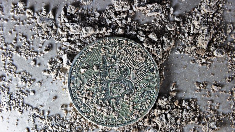 Dust Worth Millions: Coinbase Executive Identifies Ross Ulbricht Linked Wallets Containing 430 Bitcoin